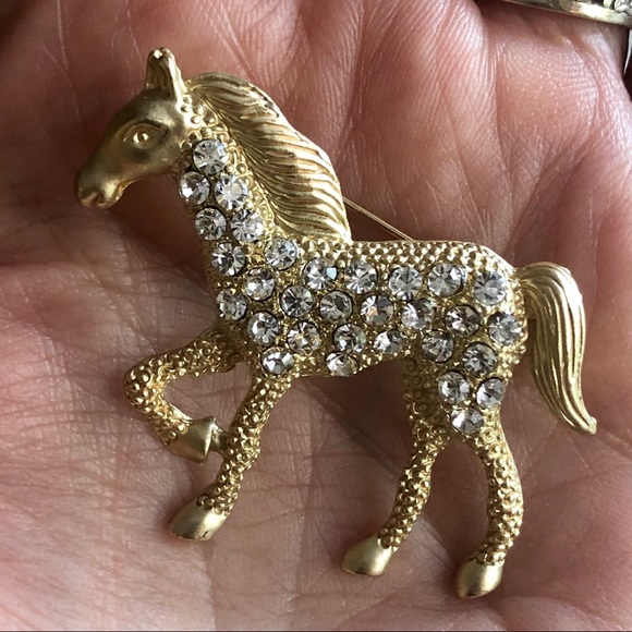 Gorgeous gold tone horse pin brooch w/rhinestones - Picture 2 of 6
